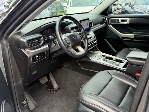 Used 2023 Ford Explorer XLT w/ Equipment Group 202A AWD/4WD image 18
