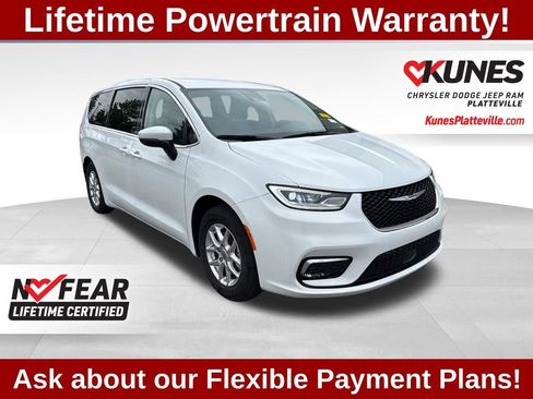 Used 2023 Chrysler Pacifica Touring-L FWD image 1