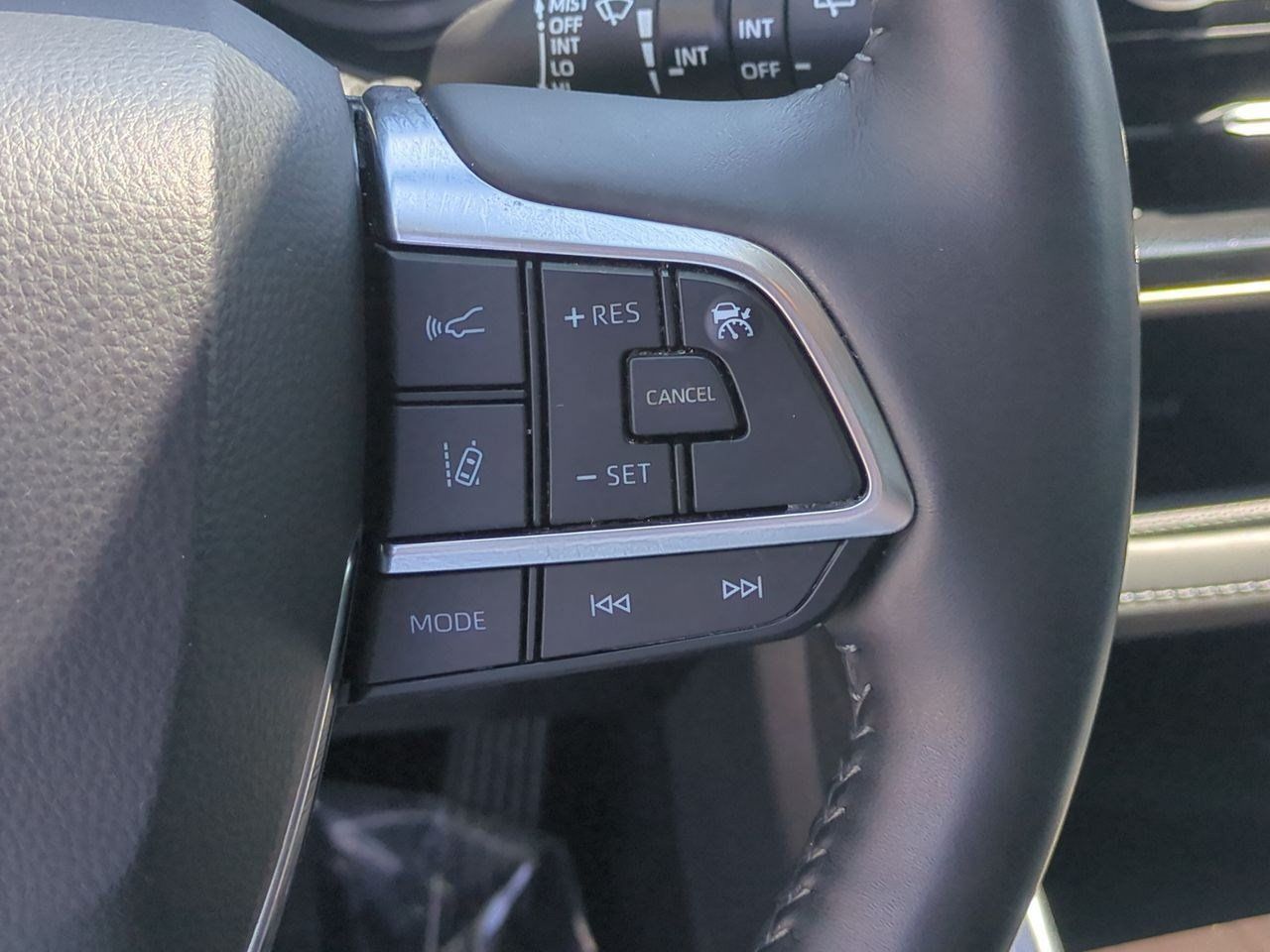 Used 2021 Toyota Highlander Limited FWD image 21