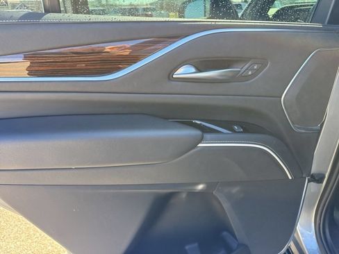Used 2023 Cadillac Escalade Premium Luxury AWD/4WD image 43