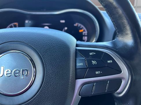 Used 2022 Jeep Grand Cherokee Laredo X AWD/4WD image 29