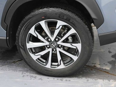 Used 2023 Toyota Corolla Cross XLE w/ Convenience Package image 5