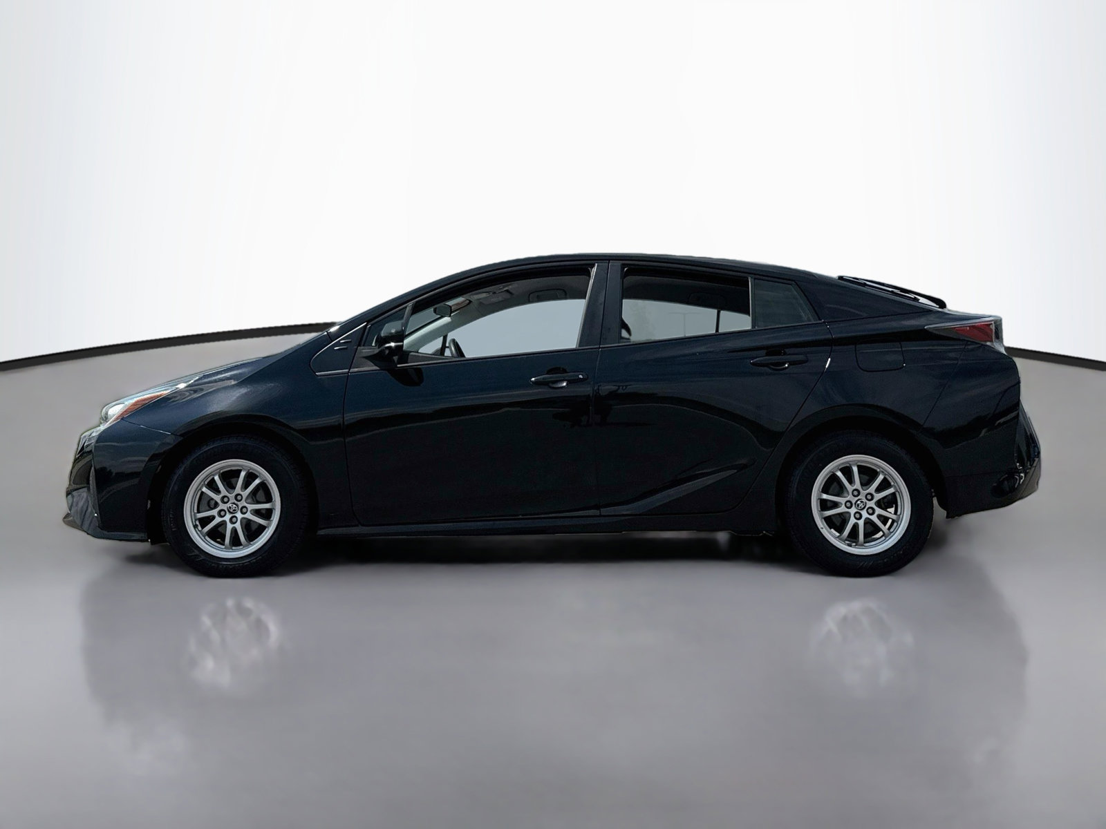 Used 2016 Toyota Prius Two FWD image 4