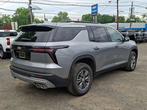 Used 2026 Chevrolet Traverse LT w/ Driver Confidence Package FWD image 8