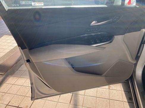 Used 2022 Cadillac XT4 Premium Luxury image 11