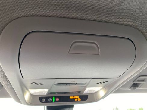 Used 2024 GMC Terrain SLT w/ Infotainment Package II AWD/4WD image 23