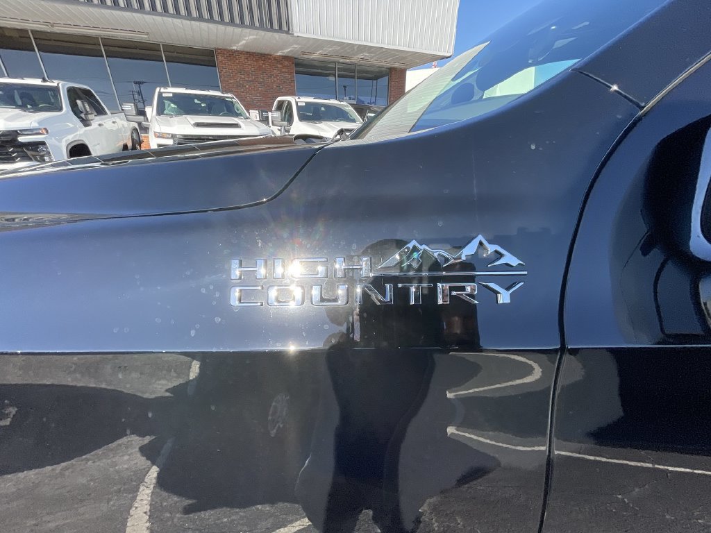 Used 2026 Chevrolet Tahoe High Country AWD/4WD image 32