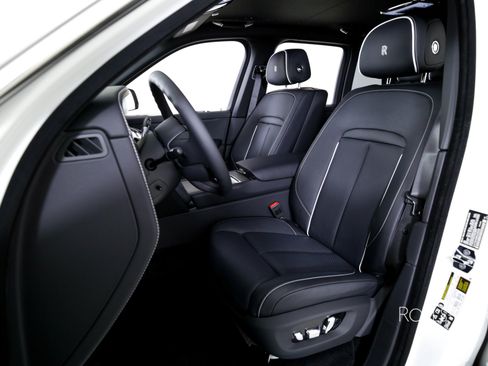 Certified 2025 Rolls-Royce Cullinan AWD/4WD image 12