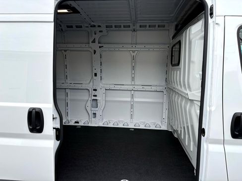 Used 2024 RAM ProMaster 2500 w/ Quick Order Package 22G SLT image 15