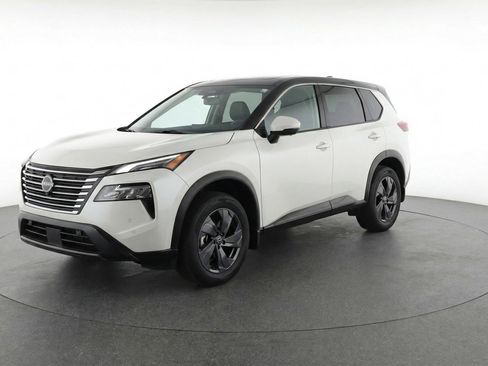 Used 2025 Nissan Rogue SV image 3