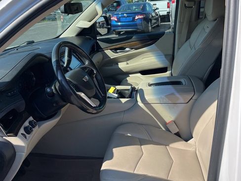 Used 2018 Cadillac Escalade Luxury AWD/4WD image 3