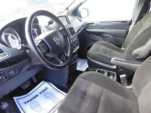 Used 2018 Dodge Grand Caravan SE image 16