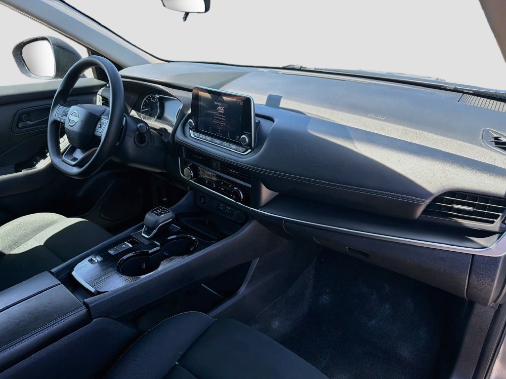 Used 2025 Nissan Rogue S FWD image 32