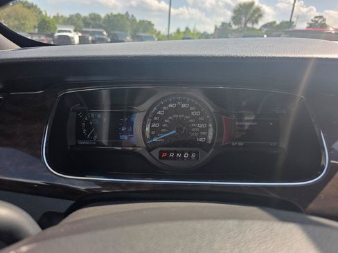 Used 2014 Ford Taurus Limited w/ Equipment Group 301A FWD image 15