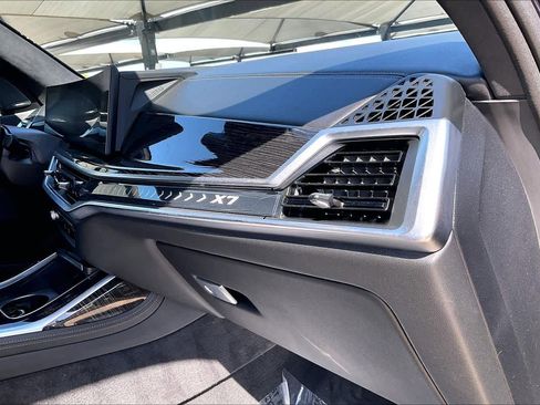 Used 2025 BMW X7 xDrive40i w/ M Sport Package image 19