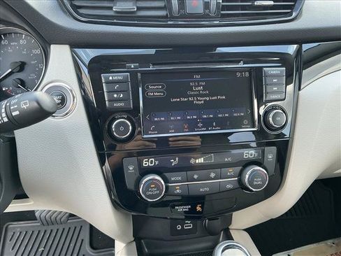 Used 2022 Nissan Rogue Sport SV FWD image 13