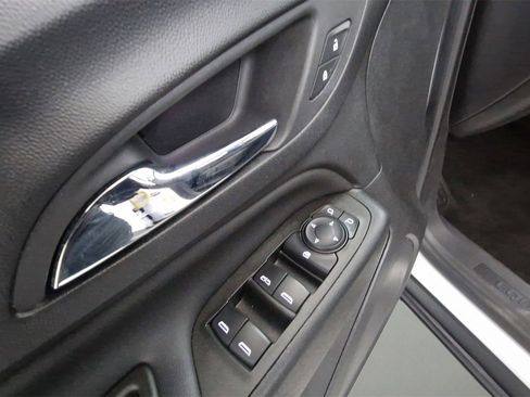 Used 2022 Chevrolet Equinox LT w/ LPO, Floor Liner Package image 13