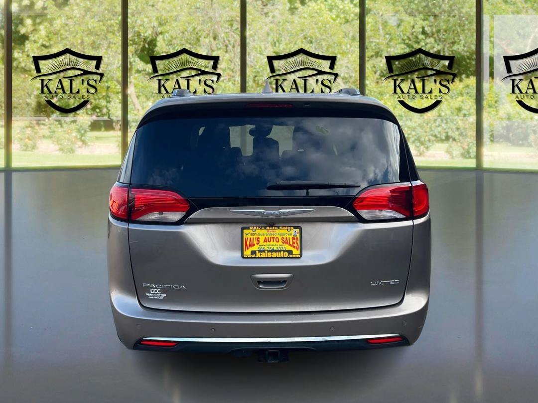Used 2018 Chrysler Pacifica Limited FWD image 6