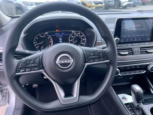 Used 2024 Nissan Altima 2.5 SV FWD image 14