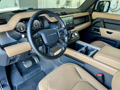 Used 2025 Land Rover Defender 110 V8 AWD/4WD image 13