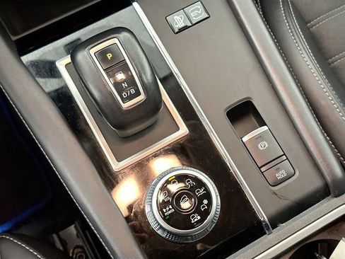 Used 2024 Mitsubishi Outlander SE image 15