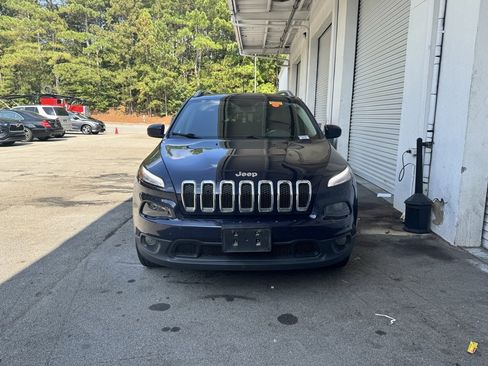 Used 2016 Jeep Cherokee Latitude w/ Cold Weather Group image 2