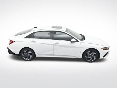 Used 2025 Hyundai Elantra Limited FWD image 23