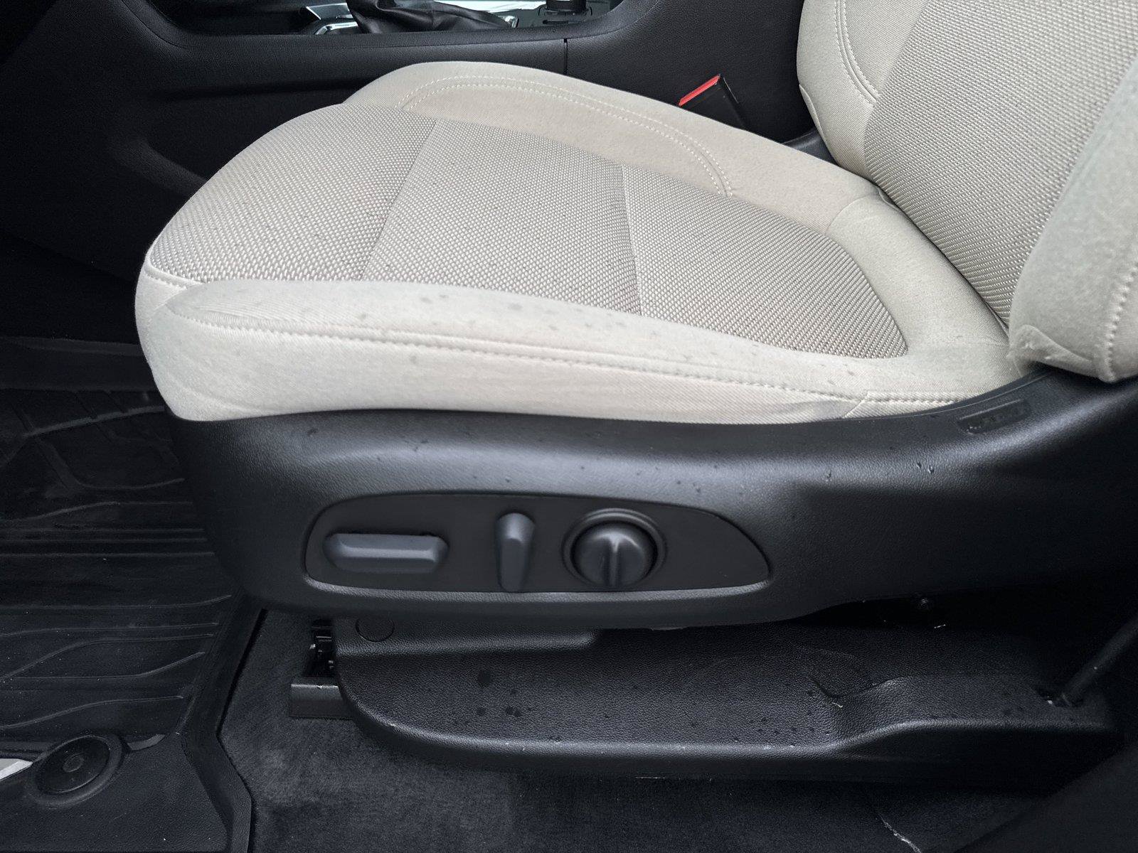 Used 2023 Chevrolet Traverse LT FWD image 12