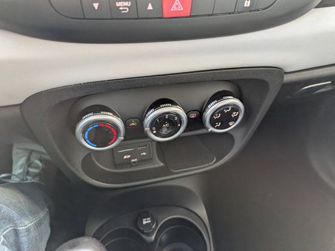 Used 2014 FIAT 500L Easy FWD image 21