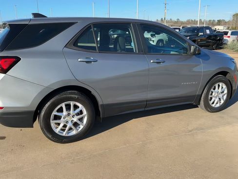 Used 2023 Chevrolet Equinox LS image 9