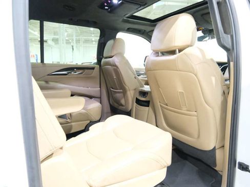 Used 2020 Cadillac Escalade ESV Platinum AWD/4WD image 25