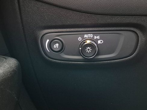 Used 2022 Chevrolet Equinox LS w/ LS Convenience Package image 16