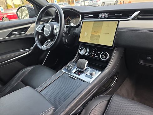 Used 2024 Jaguar F-PACE R-Dynamic S image 17