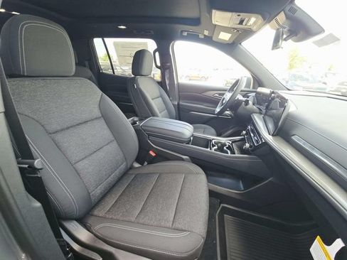 New 2027 Chevrolet Traverse LT w/ Sun and Wheel Package AWD/4WD image 18