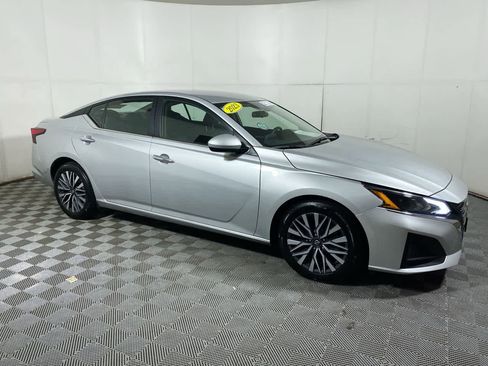 Used 2023 Nissan Altima 2.5 SV image 15