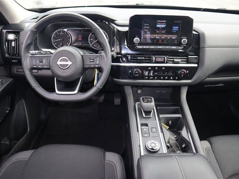 Certified 2025 Nissan Pathfinder SV image 15