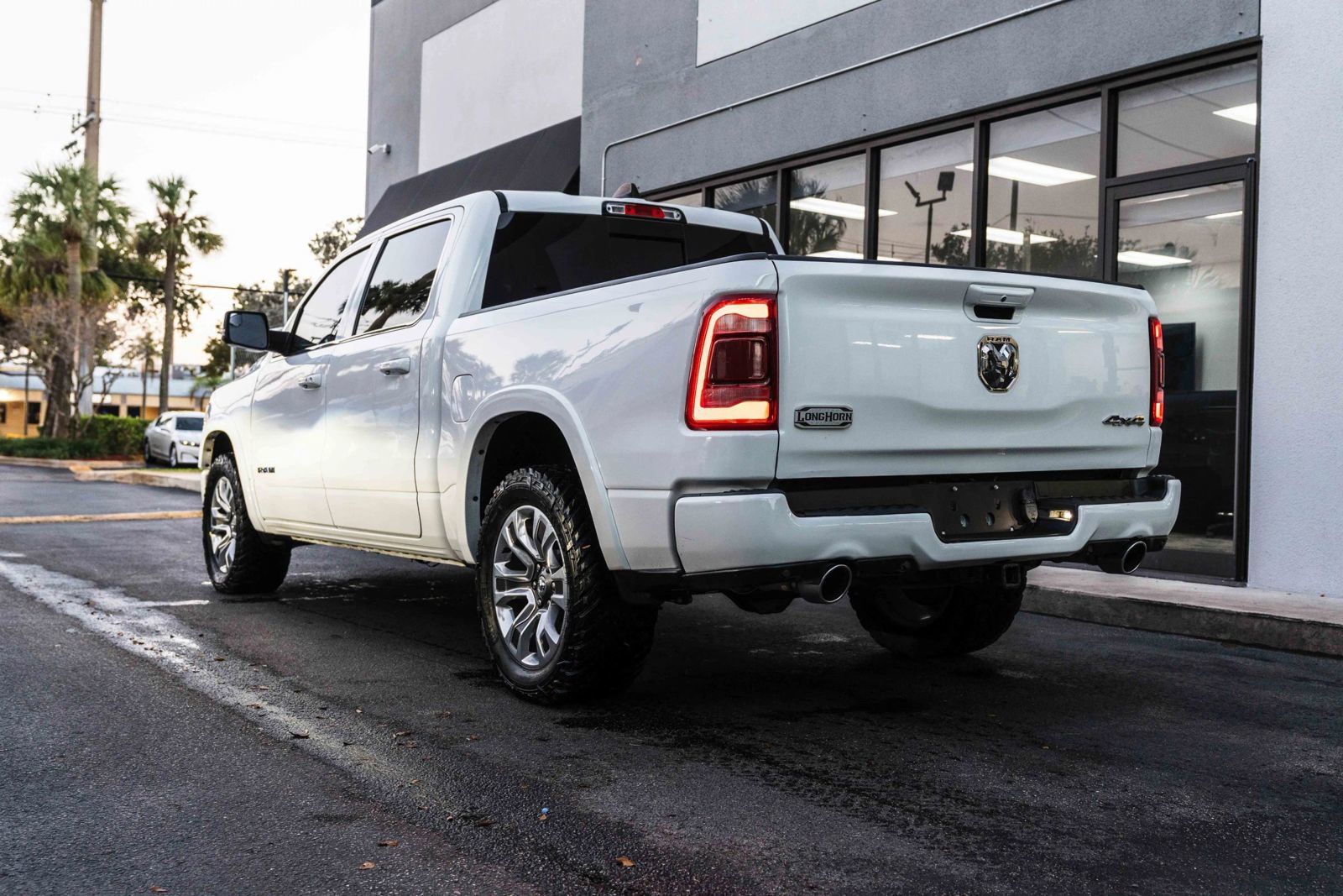 Used 2023 RAM 1500 Limited w/ Body Color Bumper Group AWD/4WD image 10
