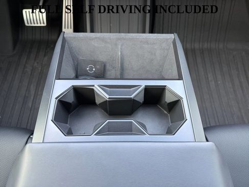 Used 2024 Tesla Cybertruck AWD Crew Cab image 15