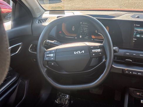 Used 2025 Kia K4 FWD image 18