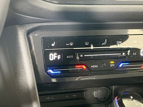 Used 2023 Volkswagen Tiguan SE image 19