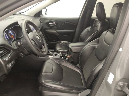 Used 2020 Jeep Cherokee Latitude Plus image 17