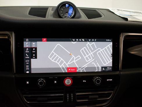 New 2026 Porsche Macan image 29