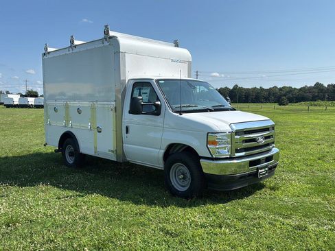 New 2027 Ford E-350 and Econoline 350 Super Duty w/ Power Equipment Group RWD image 7