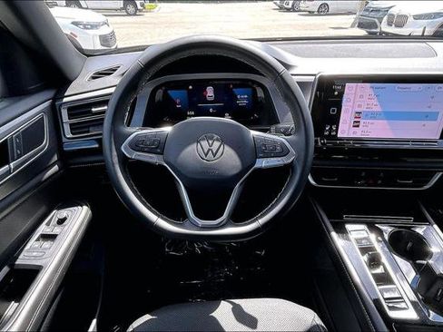 Certified 2025 Volkswagen Atlas Cross Sport SE FWD image 19