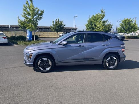 Used 2024 Hyundai Kona SEL FWD image 2