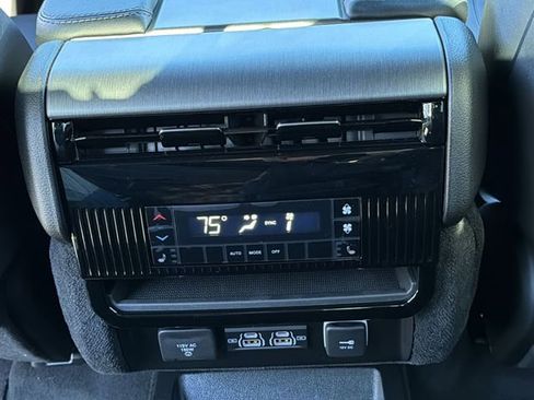 New 2026 Jeep Grand Wagoneer Limited AWD/4WD image 19