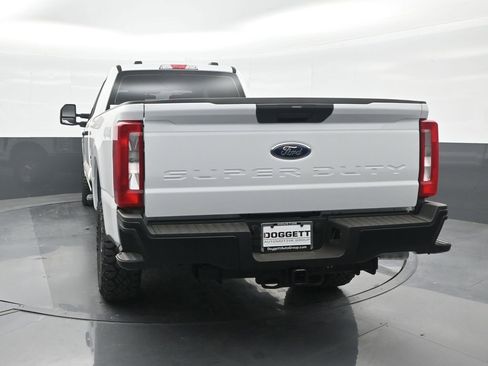 New 2025 Ford F250 XL w/ XL Off-Road Package image 17