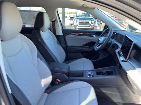 New 2026 Volkswagen Tiguan SE FWD image 9