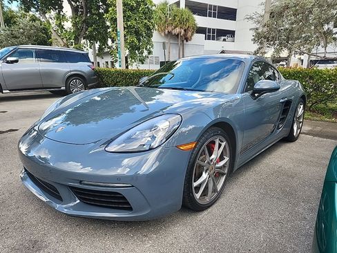 Used 2018 Porsche 718 Cayman S image 11