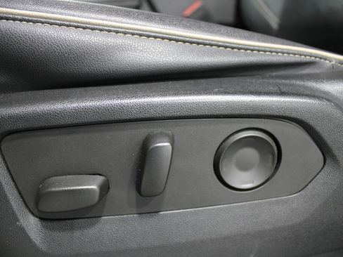 Used 2023 Chevrolet Suburban Premier image 4